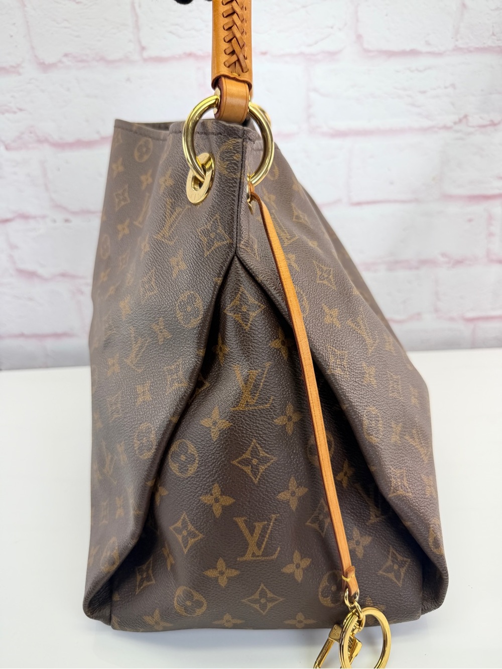 Louis Vuitton Monogram Artsy MM Shoulder Bag - Picture 3 of 12